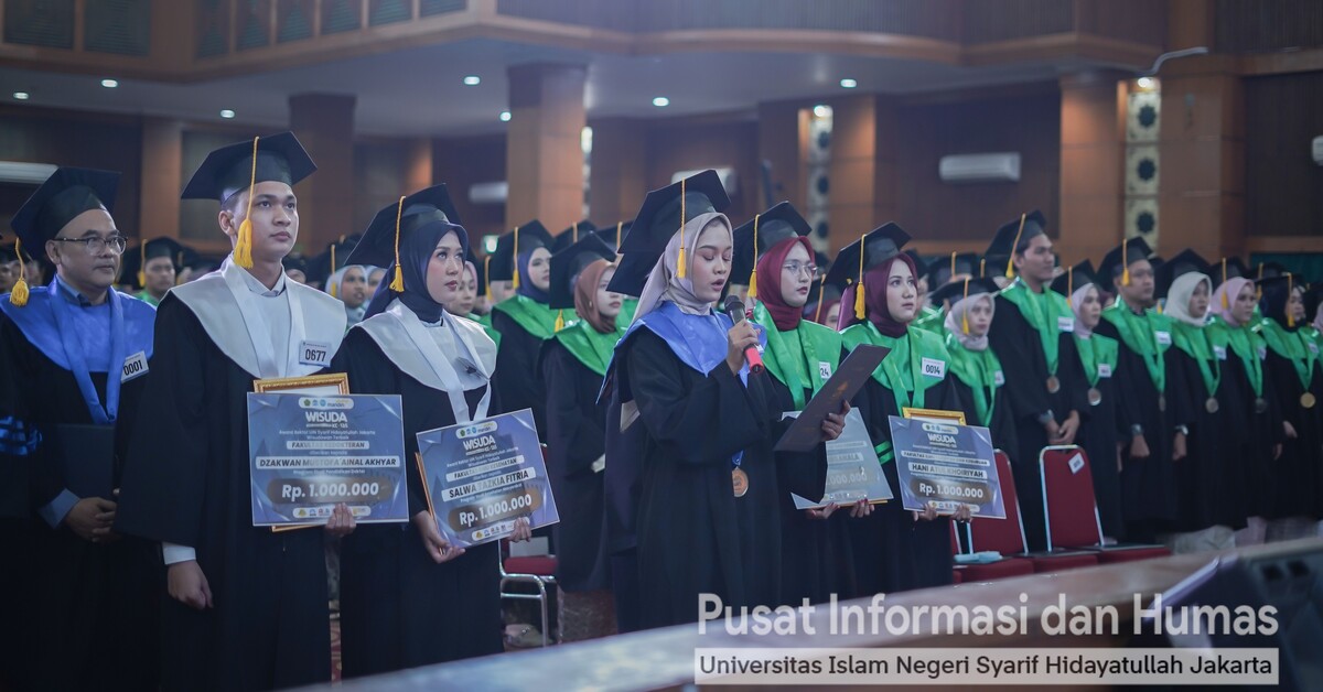 حفل التخرج الـ١٣ جامعة شريف هداية الله الإسلامية احكومي بجاكرتا