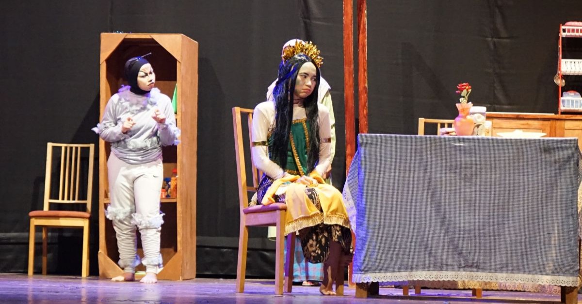 تعزيزًا لدور الثقافة، امعة شريف هداية الله الإسامية الحكومية جارتا تبني تليدًا للتقدير الدبي من خلال عرض فستاراا #10